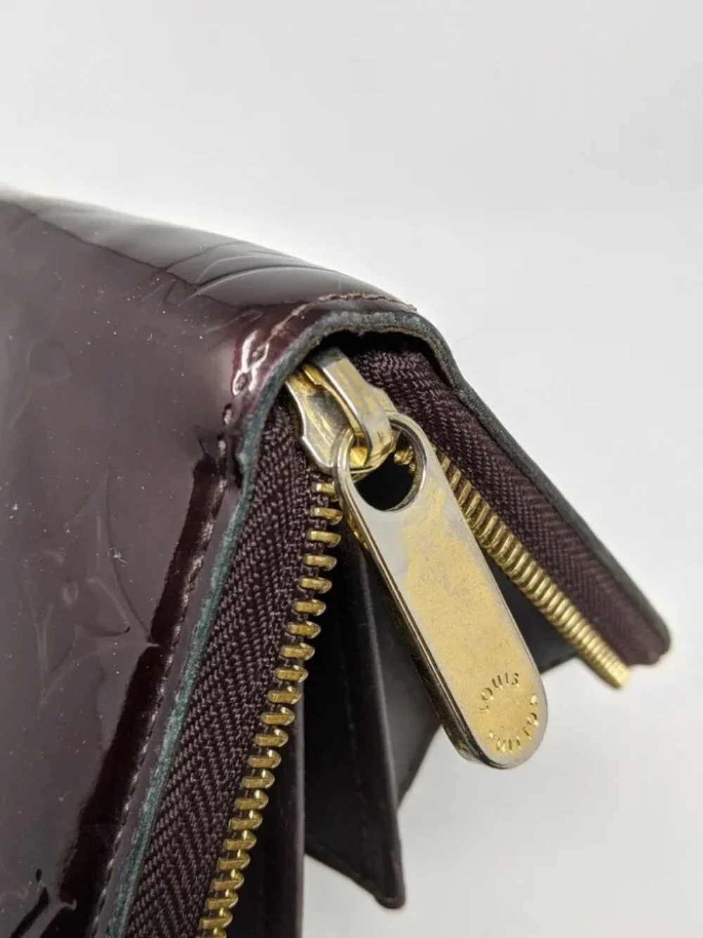 Louis Vuitton Monogram Vernis amaranth wallet zip